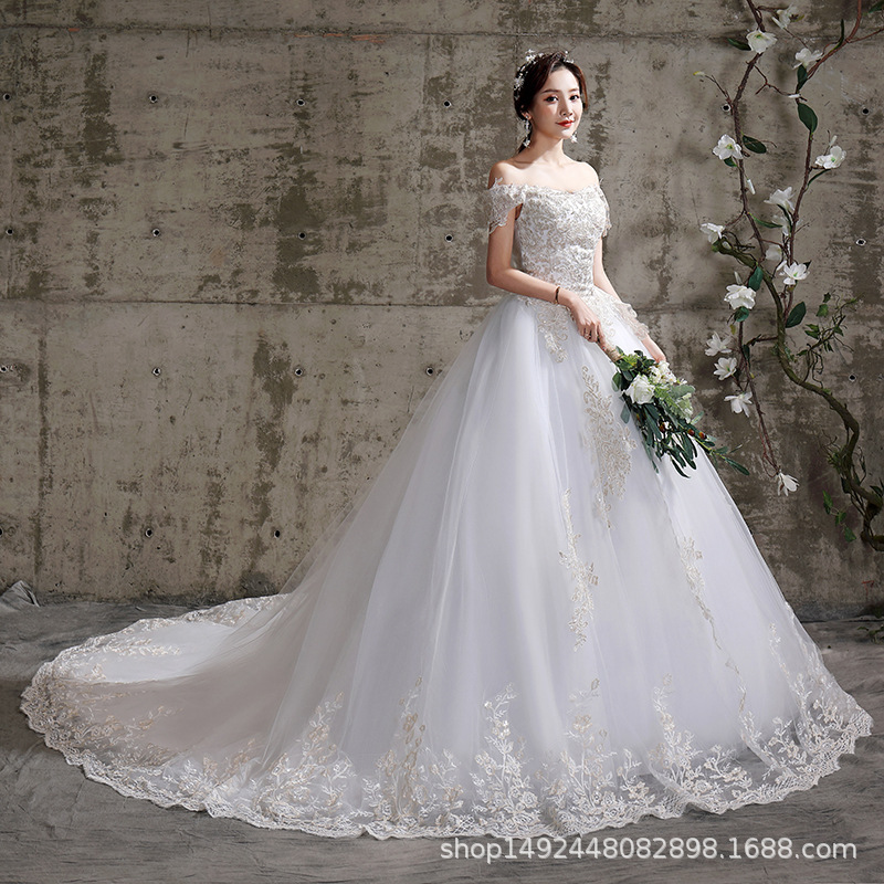 苏州婚纱2024新款白色拖尾婚纱新娘一字肩修身显瘦厂家显瘦大码