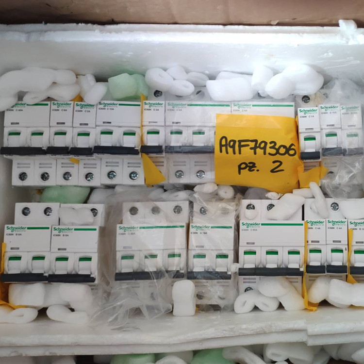 好价格C60BPR微型断路器M9F53240 M9F54101/M9R11225 M9U11110