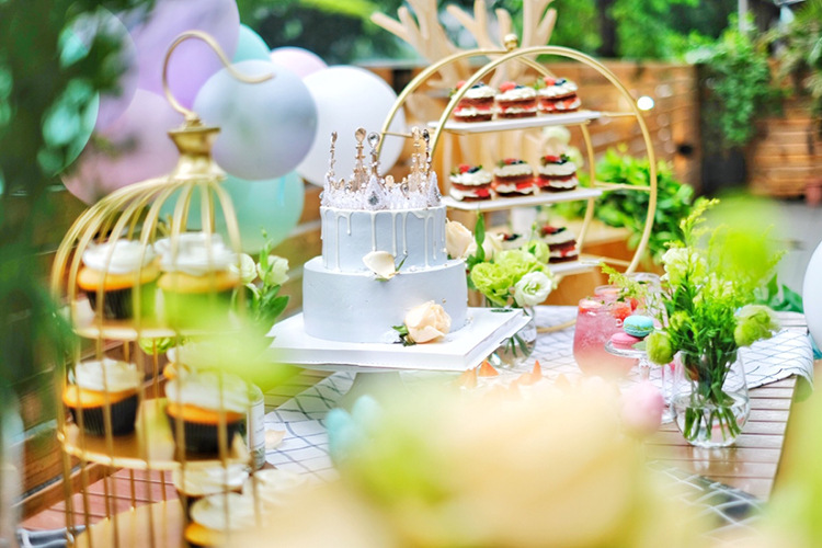 Jaula de pájaro de hierro de estilo europeo decoración de la boda estante de pastelería estante de sushi cake shop buffet doble capa pastelería rack