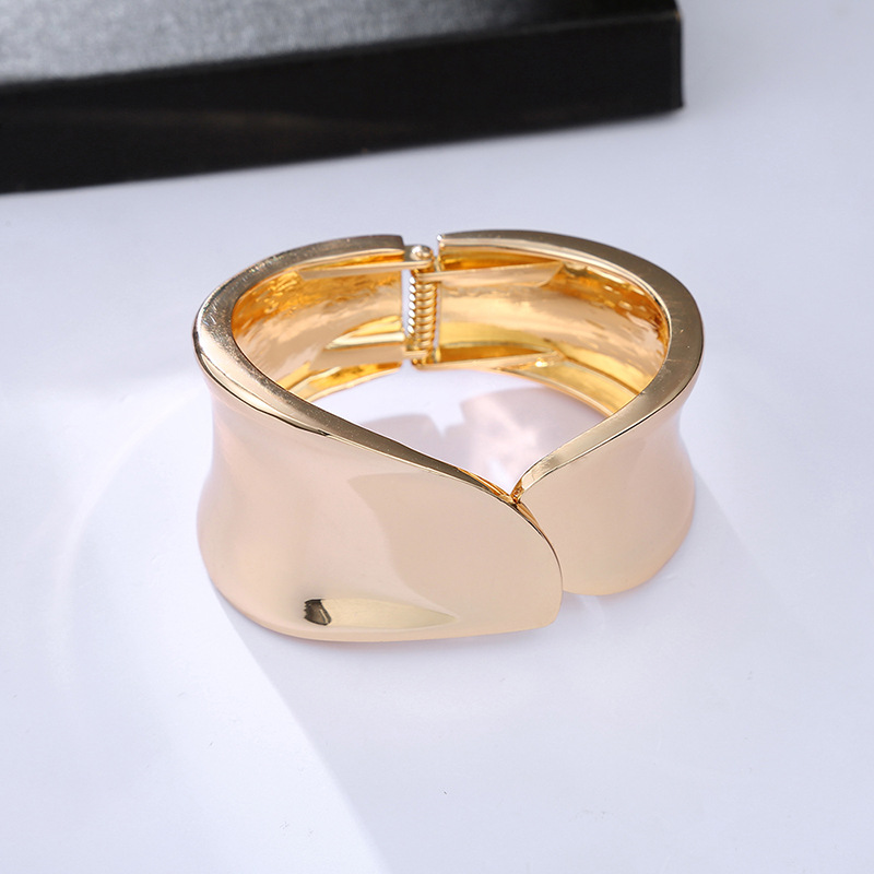 new gold-plated asymmetrical leaf shape unilateral polka dot bracelet