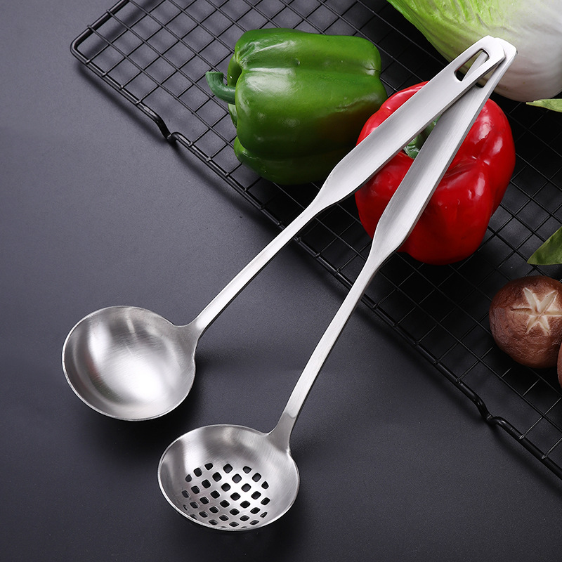 304 Stainless steel Soup Ladle a soup spoon Tom leak Kitchenware Supplies tableware Hot Pot Kitchen utensils cooking suspension Handle