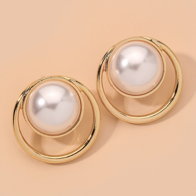 Fashion Exquisite Retro Pearl Earrings display picture 5