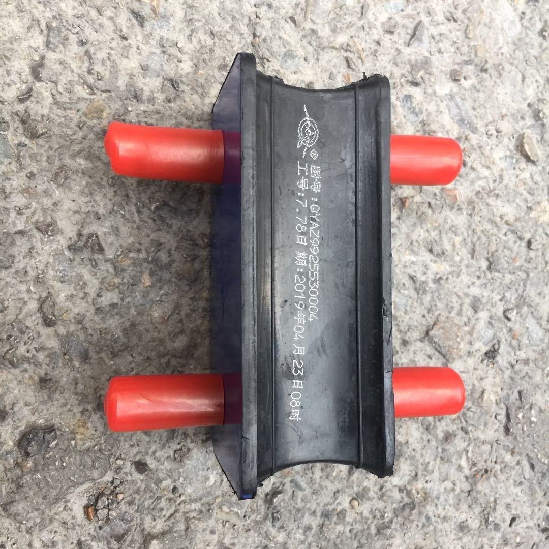 AZ9925530004    豪沃T7H散热器支撑块总成2