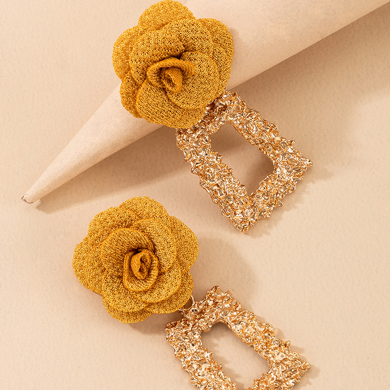 Retro Three-dimensional Flower Embossed Flower Square Earrings display picture 2