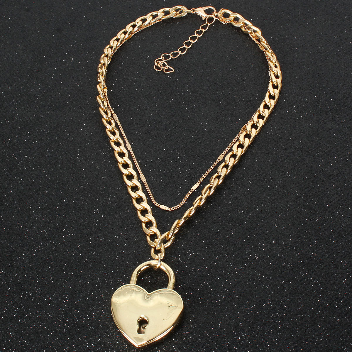 Fashion  Simple Love Lock Pendant Necklace Female Heart Pendant Necklace  Nihaojewelry Wholesale display picture 4