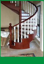 深圳厂家定制室内带扶手阁楼实木旋转楼梯