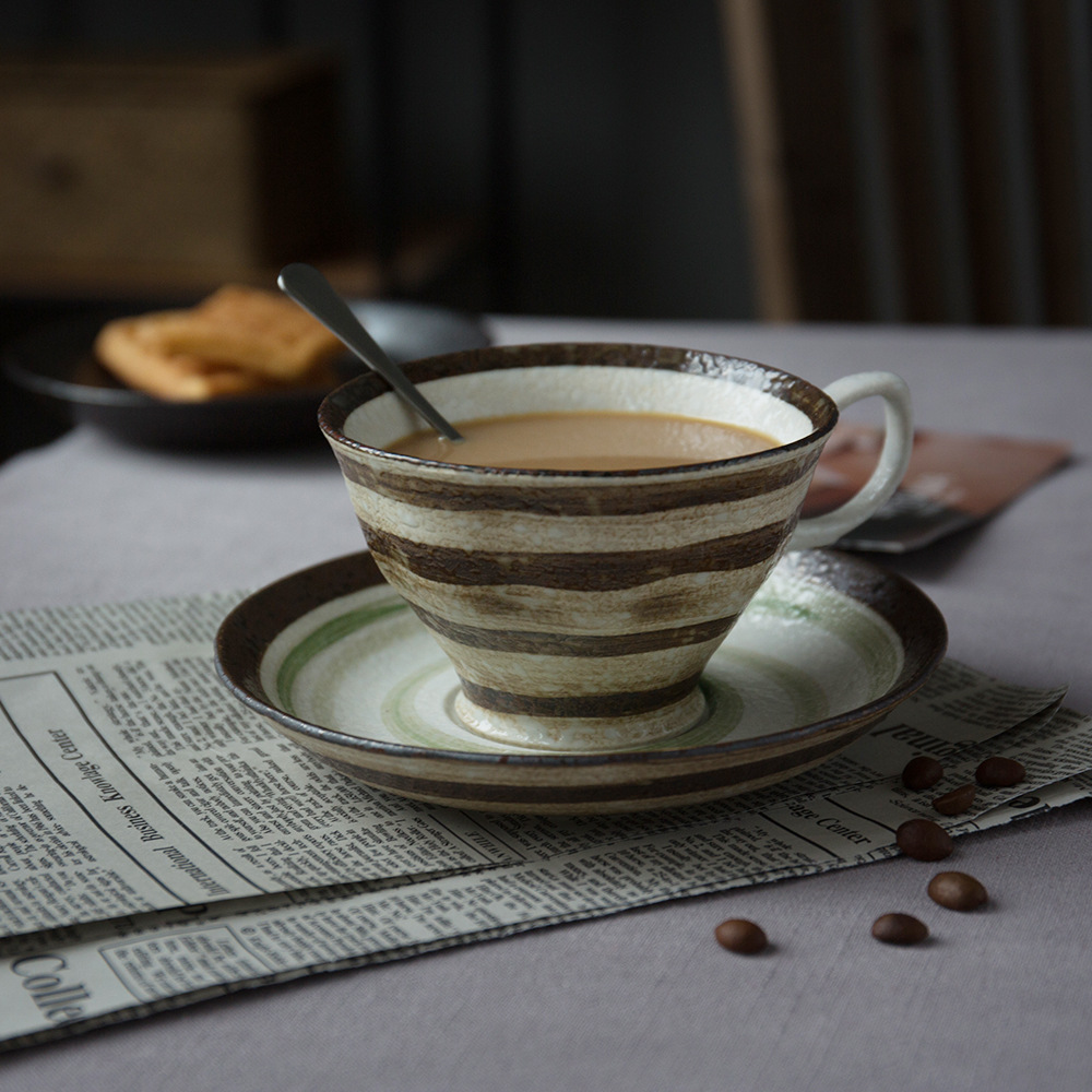 Taza de café de cerámica de estilo europeo y platillo traje hogar Luz lujo té de la tarde taza de café al por mayor pareja regalo taza de café y platillo