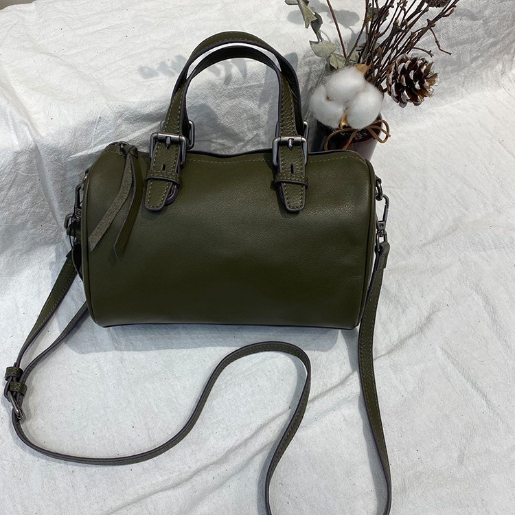 2021国境を越えたレトロな爆発金ボストンバッグ真皮の女性バッグのトップ層牛革の斜め掛けカジュアルな肩掛けファッション