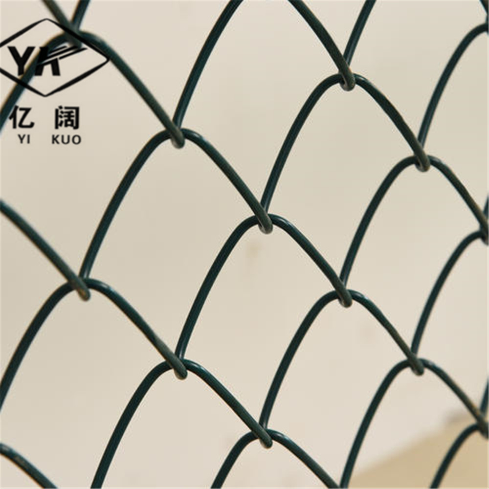 菱形勾花球场围栏网现货 亿阔包塑绿色