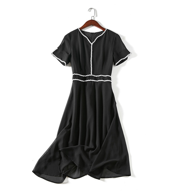Chiffon dress women’s European and American fashion V-neck short sleeve waist show thin embroidery black skirt