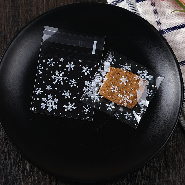 Directo de fábrica blanco lunares esmerilado bolsa autoadhesiva bolsa de embalaje de galletas de vaca caramelo copo de nieve crujiente bolsa de autosellado en stock