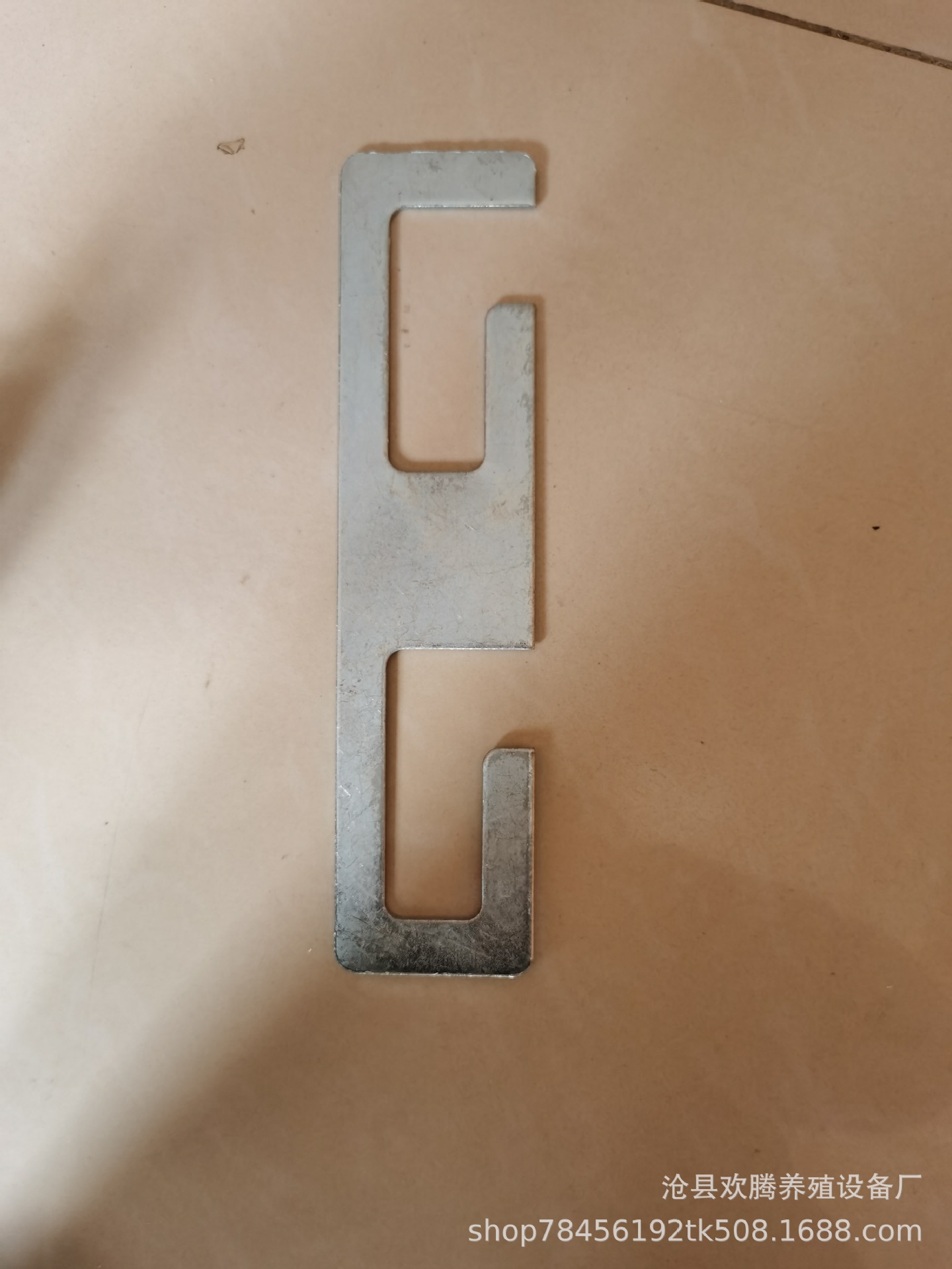 Suministro de accesorios de cama de entrega de cerdo Barra de posicionamiento de la cerda accesorios de cama de vivero de cerdo cerradura de la cama puerta de la bisagra de la hoja clip de tubo Big Tiger Mouth