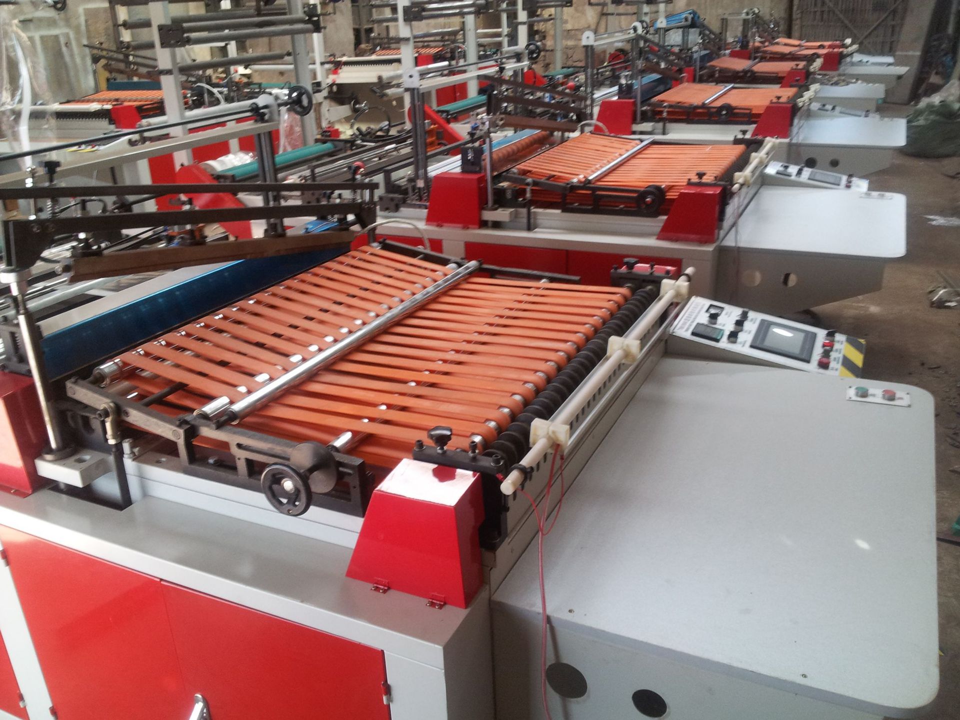 厂家供应服装袋制袋机，服装袋塑料制袋机