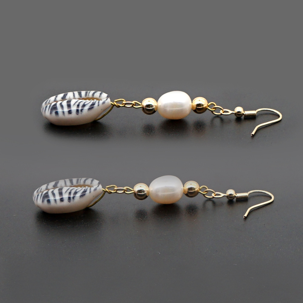 2020 Kreative Einfache Ohrringe Weibliche Perlen Mode Mode Leoparden Muster Natürliche Muschel Weibliche Lange Ohrringe Hand Gefertigten Schmuck display picture 2