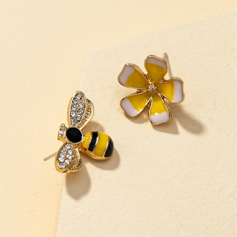 Creative Bee Flower Earrings display picture 4