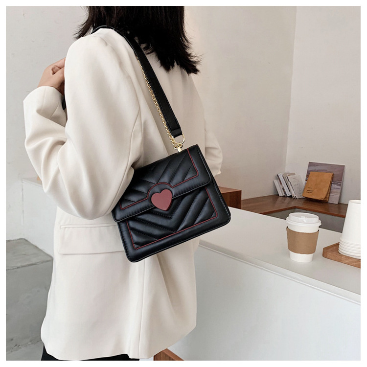 Neue Trendige Mode One Shoulder Chain Bag Textur All-match Messenger Small Square Bag display picture 10