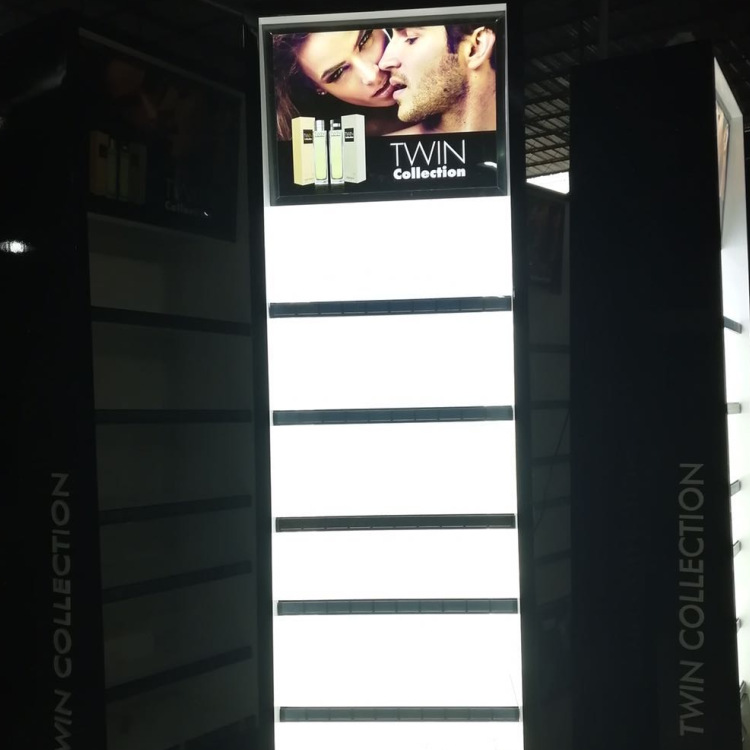 长期制做香熏组装式展柜白色烤漆香水展柜设计与安装一体服务