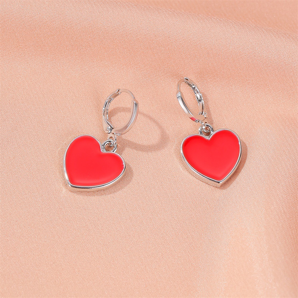 New Fashion Red Small Love Earrings Simple Vitality Girl Peach Heart Earrings Wholesale Nihaojewelry display picture 10