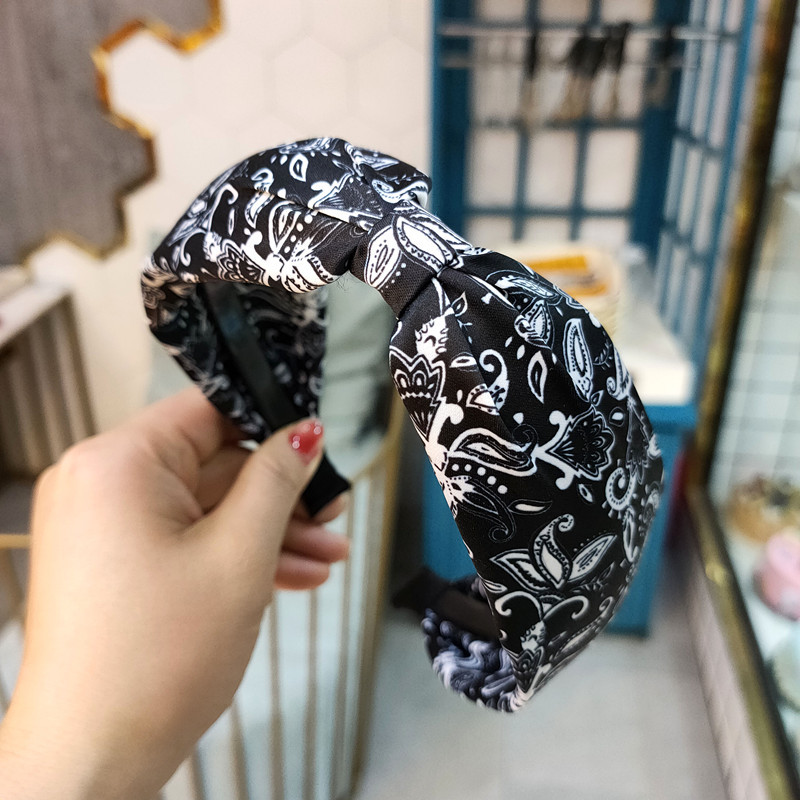 Korean Headband Fashion High-end Fabric Hairpin Wide-brimmed Simple Cashew Printed Headband Hair Ladies Accessories Wholesale Nihaojewelry display picture 5