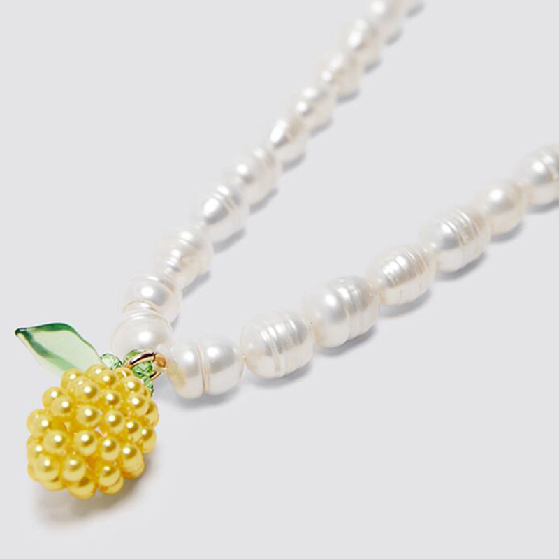 Long Section Hand-woven Pineapple Pendant Pearl Necklace Necklace Personality Fruit Pendant Jewelry Wholesale Nihaojewelry display picture 3