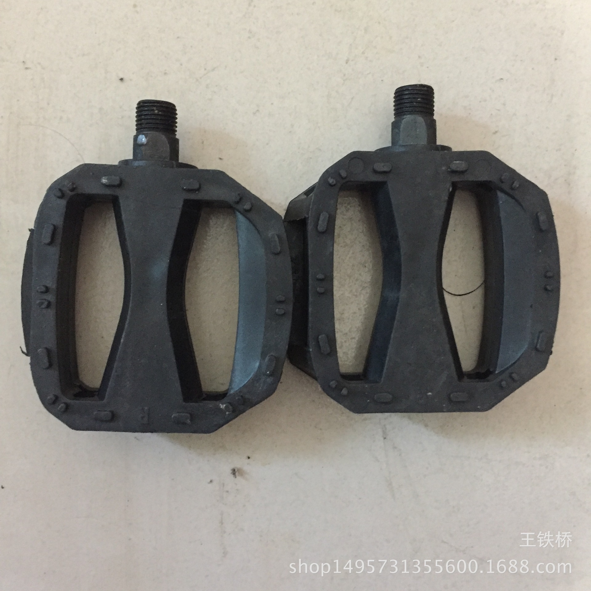 批发儿童自行车脚蹬 细扣细轴脚蹬 塑料细小口径脚蹬