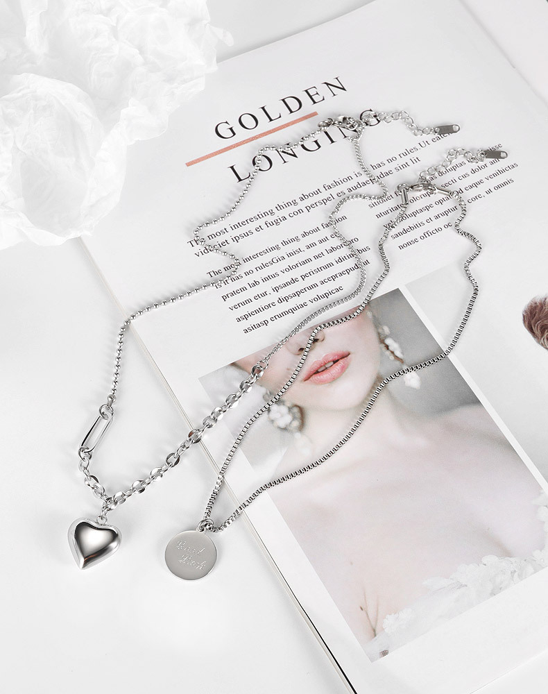 Light Luxury Peach Heart Titanium Steel Necklace display picture 2