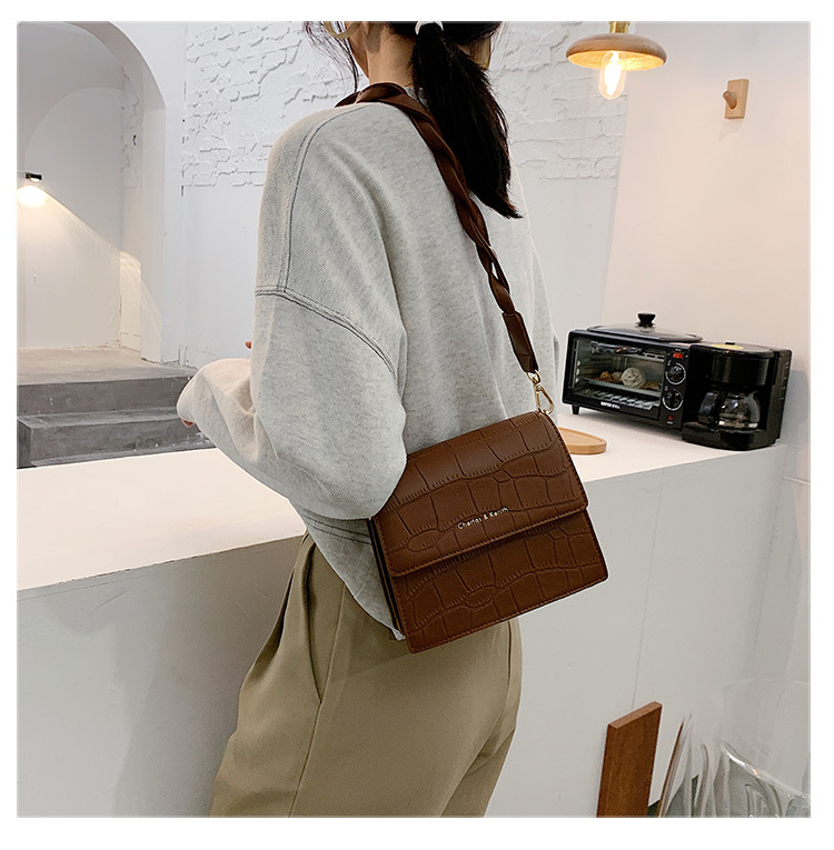 Small Pu Leather Fashion Square Bag Shoulder Bag display picture 19