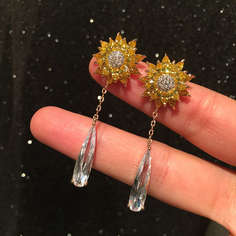 Pequeños Pendientes De Flores Femeninos Elegantes De Lujo Con Micro Incrustaciones De Circón Largos Pendientes De Gota De Agua Con Flecos display picture 8