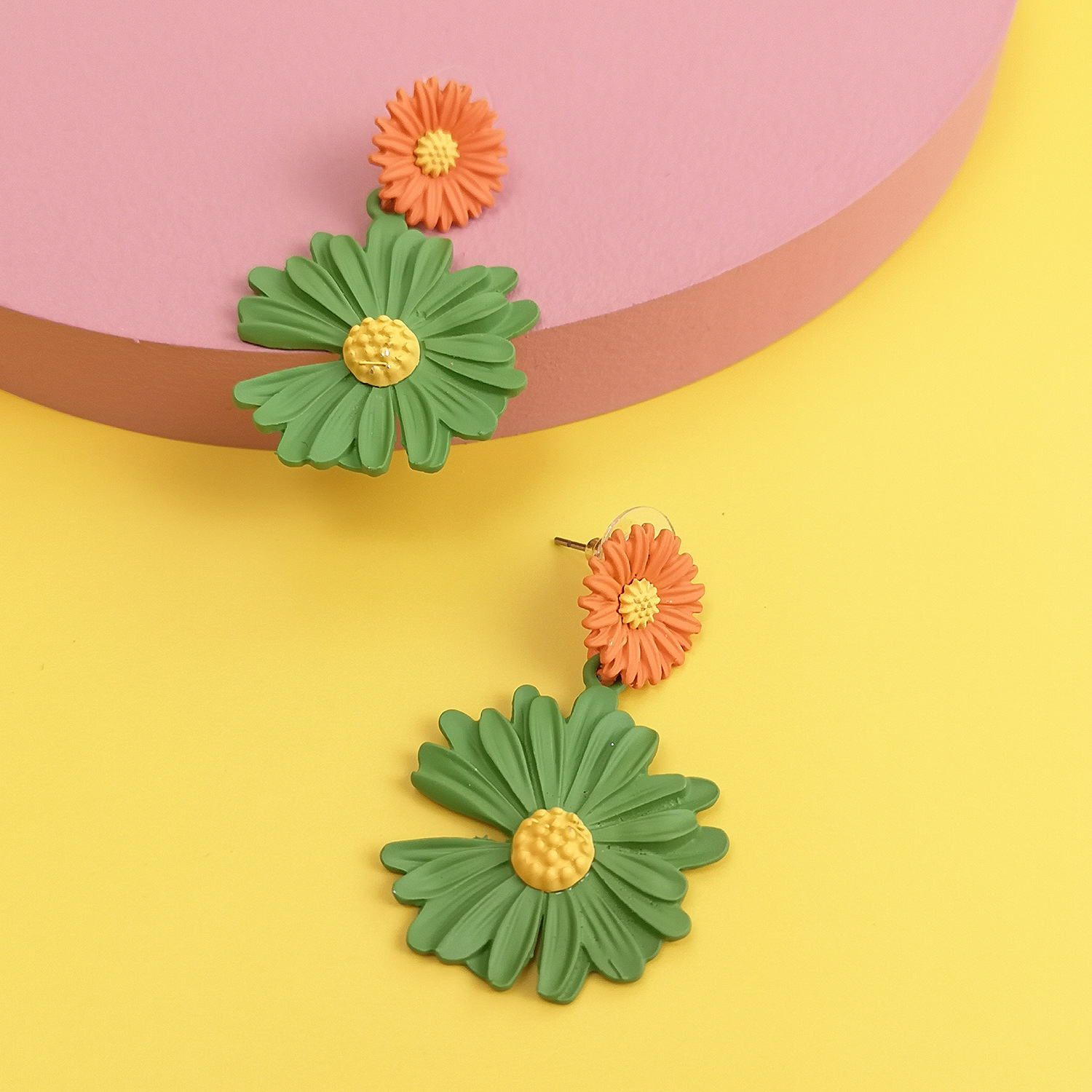 Korean Fashion Spray Paint Chrysanthemum Earrings Nihaojewelry Wholesale display picture 17