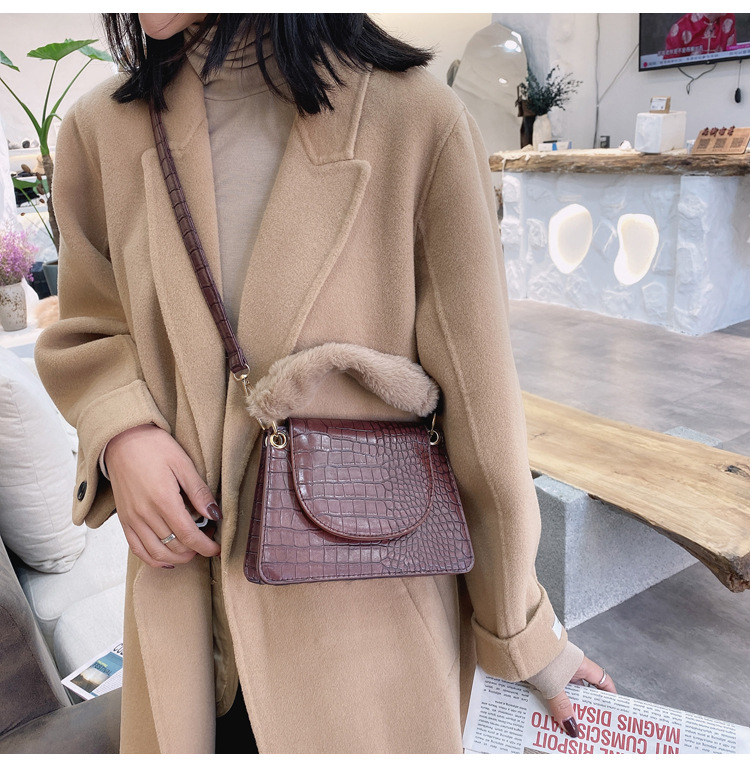 New  Retro Fashion Simple Crocodile Pattern Portable Small Square Bag display picture 22