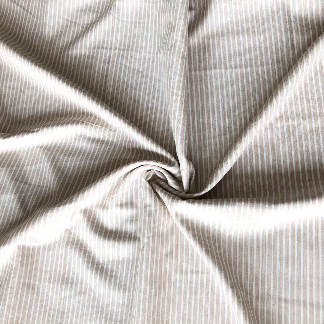 春夏款全涤阳离子条纹面料110g/㎡服饰家纺面料门幅230CM75D*150D