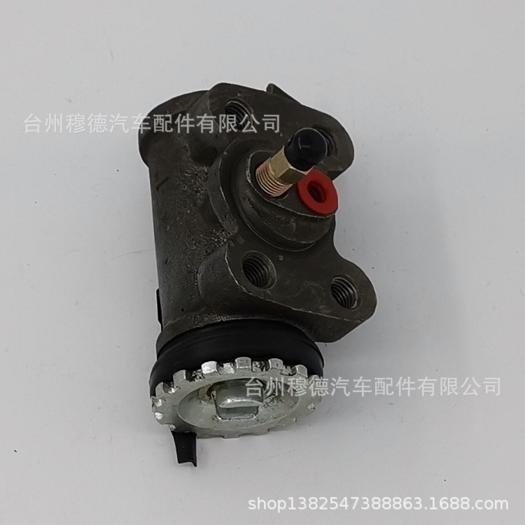 W025-26-610 Brake Cylinder Is Suitable for Mazda T3500 Truck Brake Rear Cylinder Commercial Vehicle