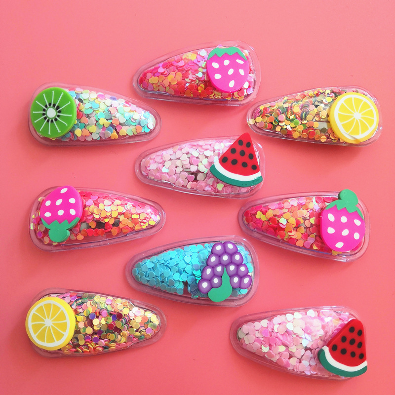 Las pequeñas actividades de microempresas empujan el código de escaneo para enviar regalos debajo de la línea roja en línea, regalos prácticos, pequeños drenadores, artefactos creativos