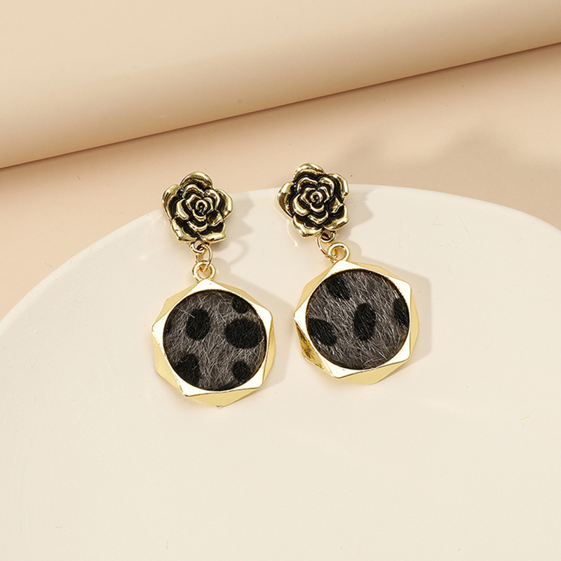 Fashion Leopard Rose Diamond Earrings display picture 2