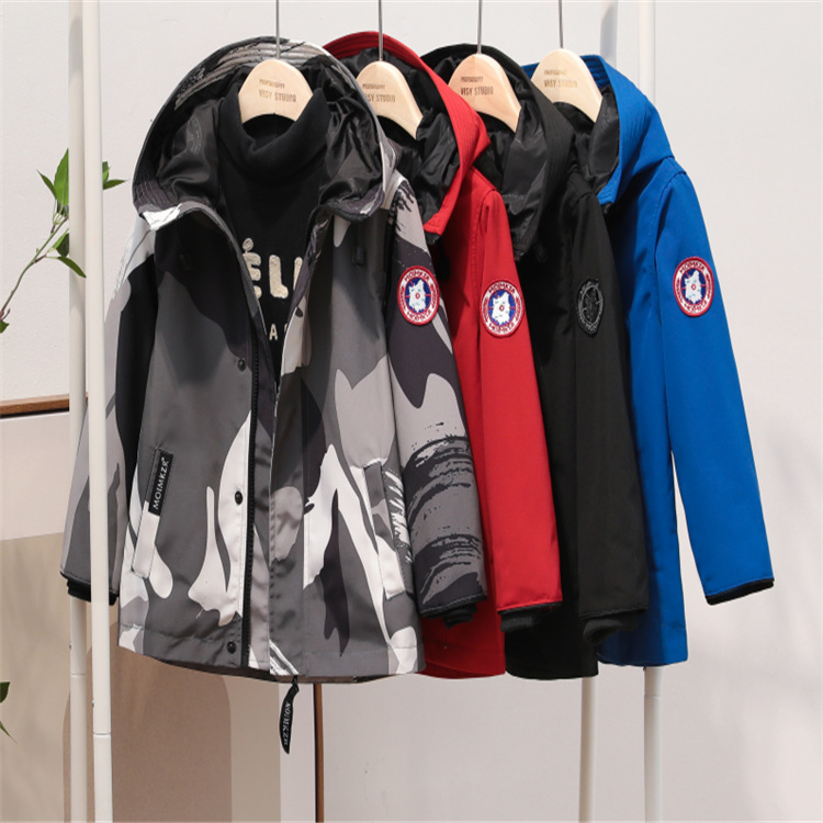 新款親子兒童大鵝風衣春秋款男童帥氣戶外中大女童連帽外套沖鋒衣