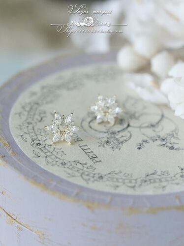 925 silver plated 14K gold stud earrings, Japanese style light luxury, exquisite temperament, versatile snowflake shape full diamond earrings