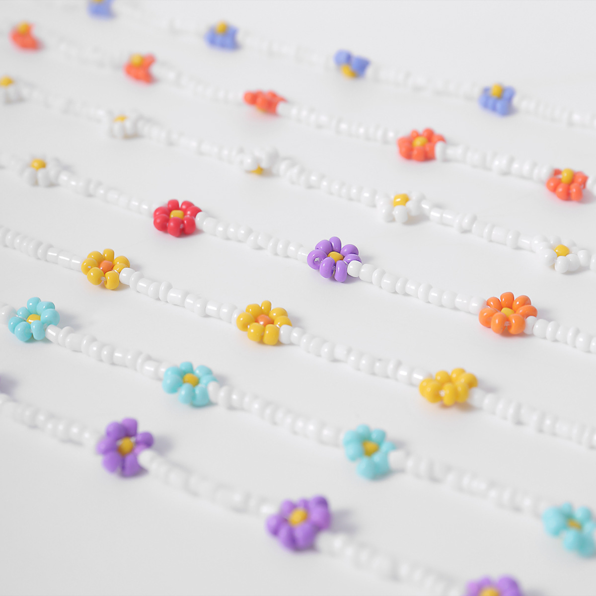 Creative Jewelry Small Daisy Necklace Simple Rice Bead Necklace Wholesale Nihaojewelry display picture 25