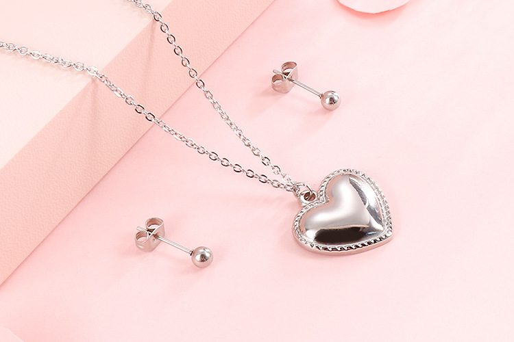 European and American Fashion Heart-Shaped Stainless Steel Suit Womenu0027s Necklace + Earrings Simp