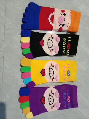 棉五指袜卡通款款式漂亮新颖短筒颜色多防臭脚气印胶卡通