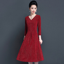 春秋婚宴妈妈礼服连衣裙中年女装喜婆婆中长款酒红一件代发亮丝