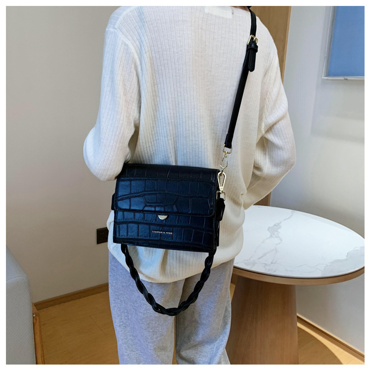 Simple And Versatile Solid Color Woven One-shoulder  Bag  Stone Grain Messenger Bag display picture 23