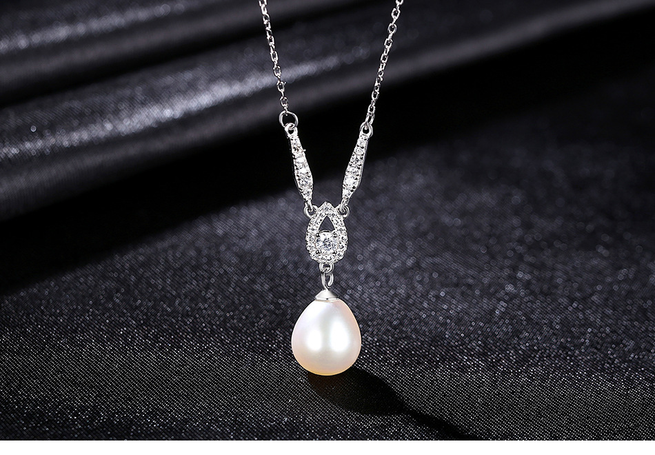 S925 Sterling Silver Pearl Exquisite Micro-inlaid Water Drop Pendant Necklace display picture 1