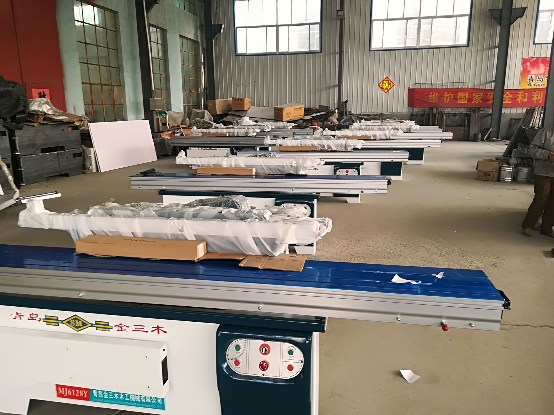 厂家批发精密裁板锯 木工机械设备 90锯圆木推台锯 板式家具