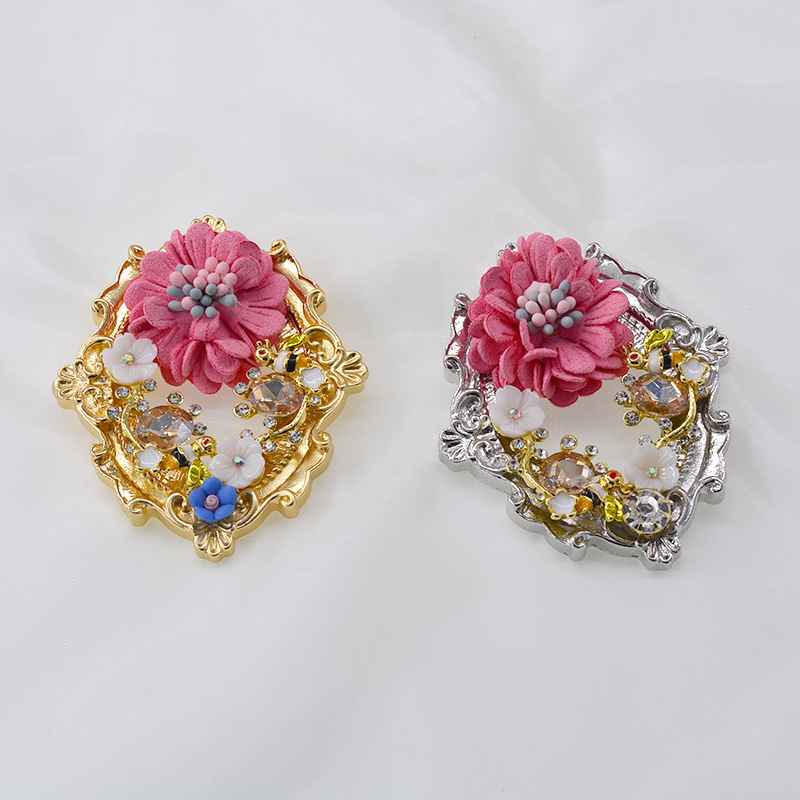 Broche Couronne De Fleurs Pour Femmes À La Mode display picture 4