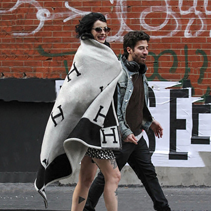 ins亚马逊字母H羊毛空调毯子保暖加大加厚飞行羊绒毛毯空调毯子|ms