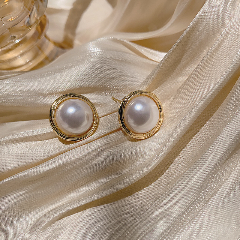 Baroque pearl earrings female Korean tem...