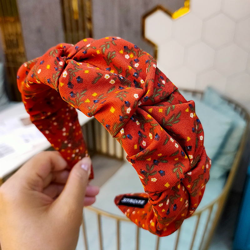 South Korea's New Small Floral Folds Wide-brimmed Headband Fabric Fashion Pressure Headband Retro Flower Bud Hair Accessories Wholesale Nihaojewelry display picture 6