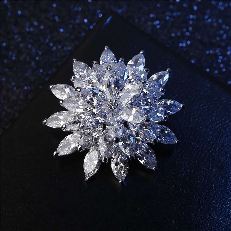 Venta caliente temperamento circón flor broche de las mujeres todo fósforo circón flor pin traje abrigo chal ramillete Accesorios