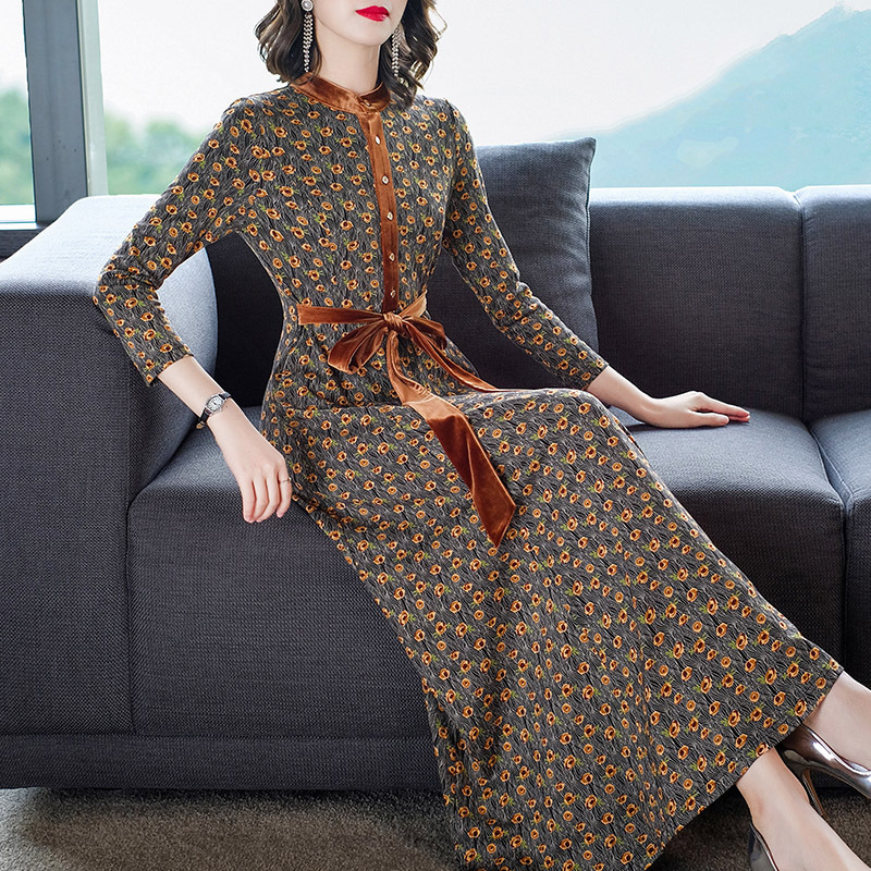 欧洲站2020秋冬新款气质碎花连衣裙女丝绒拼接针织印花大摆长裙