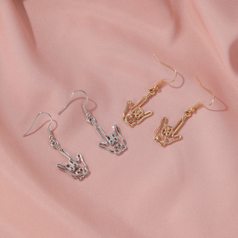 Nouvelles Boucles D'oreilles Simples Boucles D'oreilles Geste Creux Dames Aiment Palm Pendentif Boucles D'oreilles En Gros Nihaojewelry display picture 4